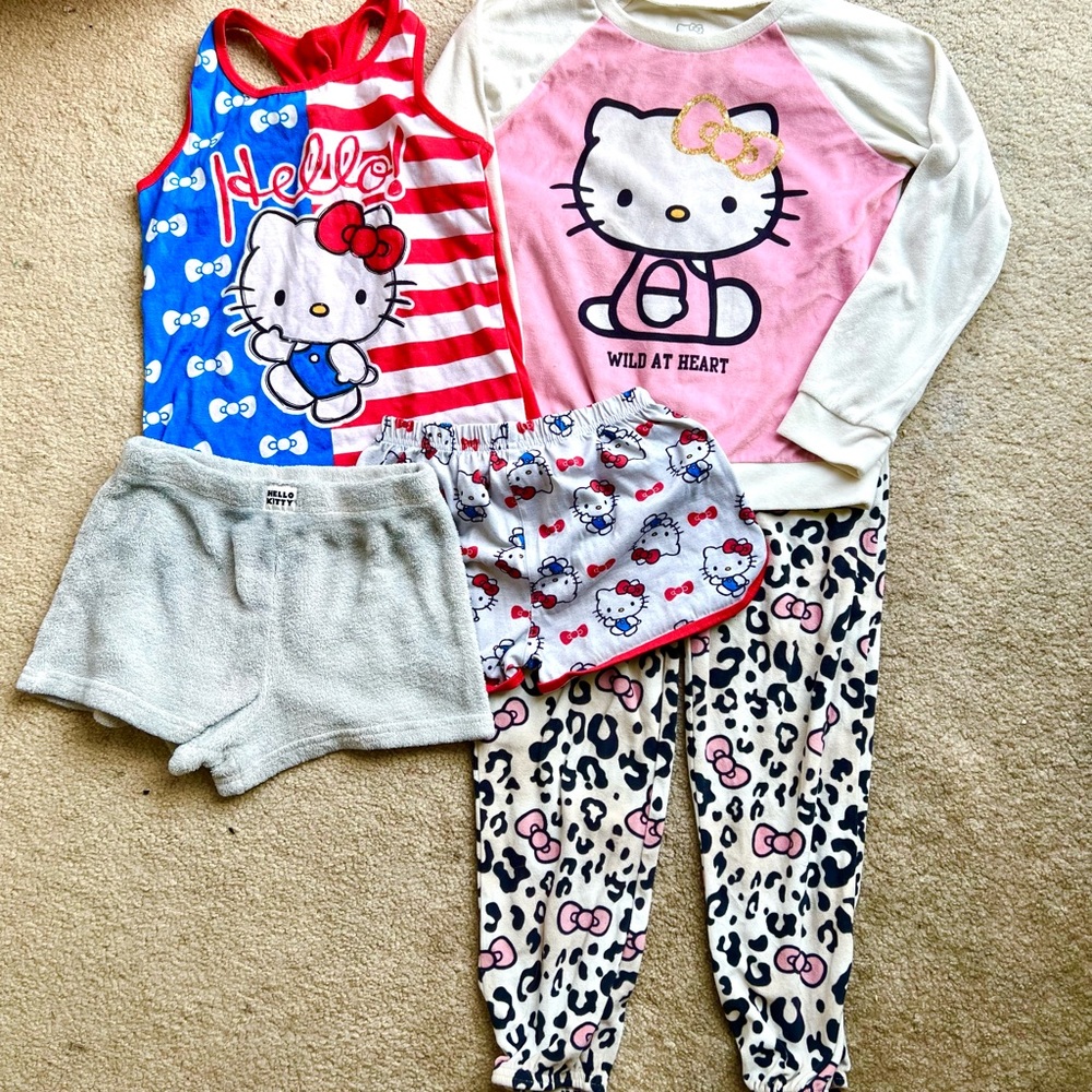 Super cute Hello Kitty sleep bundle